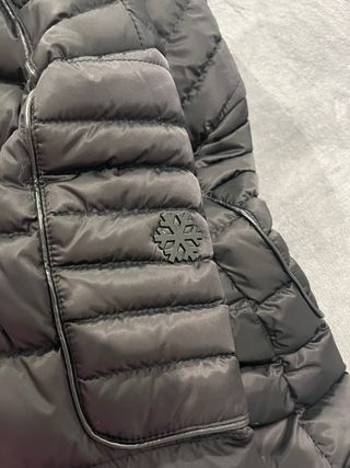 Plumón Norway Negro con Capucha y Pelo, talla S
