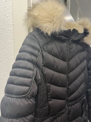 Plumón Norway Negro con Capucha y Pelo, talla S
