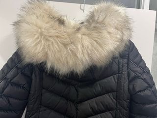 Plumón Norway Negro con Capucha y Pelo, talla S
