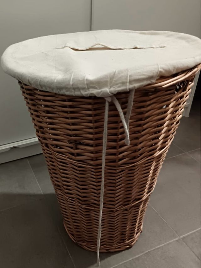 Cesto de mimbre para ropa