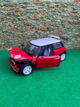 Mini Cooper 2001 – Escala 1:18 – Burago