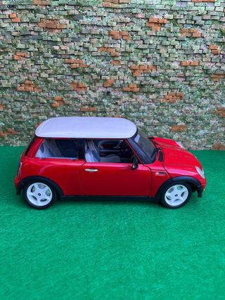 Mini Cooper 2001 – Escala 1:18 – Burago