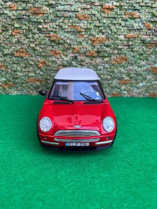 Mini Cooper 2001 – Escala 1:18 – Burago