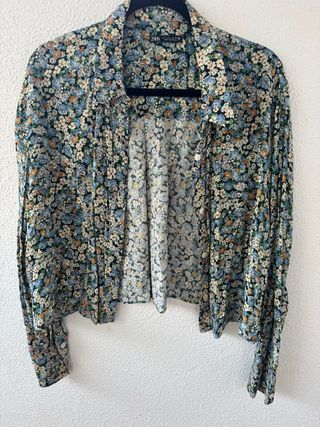 Camisa floral Pull&Bear azul multicolor