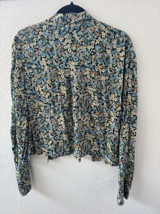 Camisa floral Pull&Bear azul multicolor