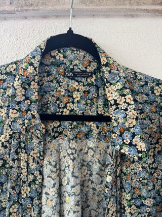 Camisa floral Pull&Bear azul multicolor