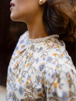 Blusa flores y puntilla Talla S