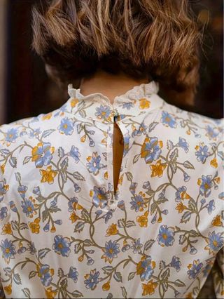 Blusa flores y puntilla Talla S