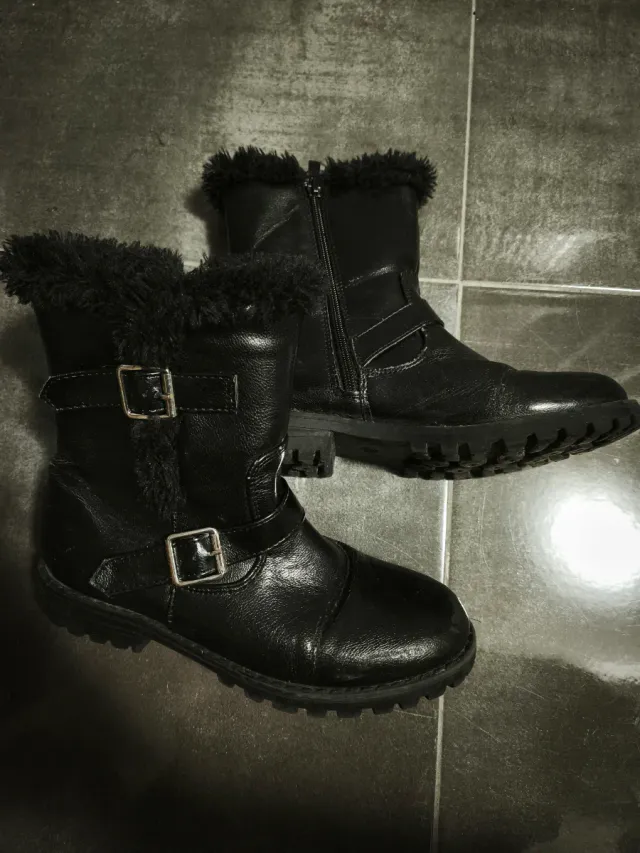 Botas niña negras con pelo. Talla 36