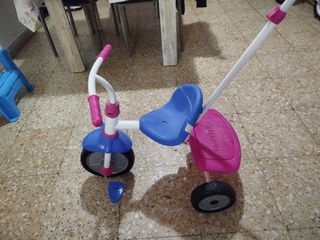 Triciclo infantil con manillar de empuje