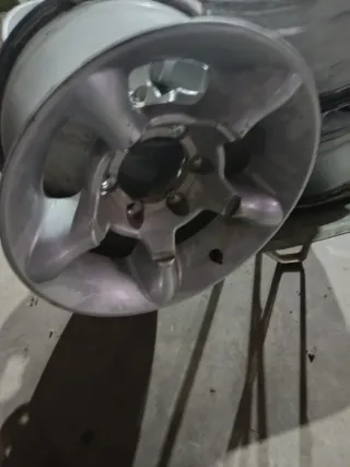 Llantas Toyota o Mitsubishi 4x4
