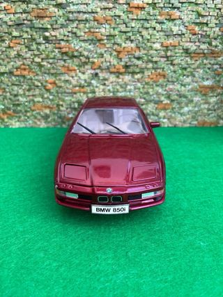 BMW 850i – Escala 1:18 – Maisto