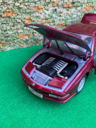 BMW 850i – Escala 1:18 – Maisto