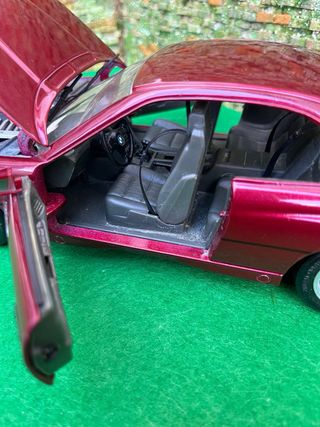 BMW 850i – Escala 1:18 – Maisto