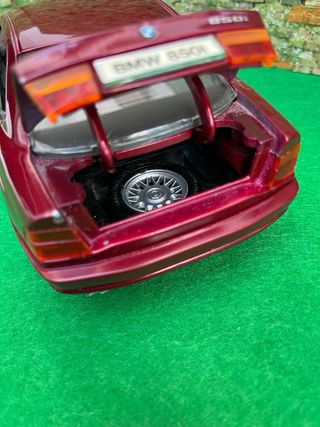 BMW 850i – Escala 1:18 – Maisto