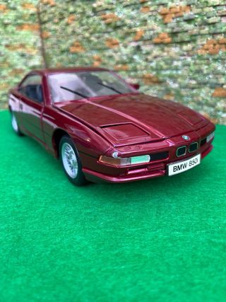 BMW 850i – Escala 1:18 – Maisto