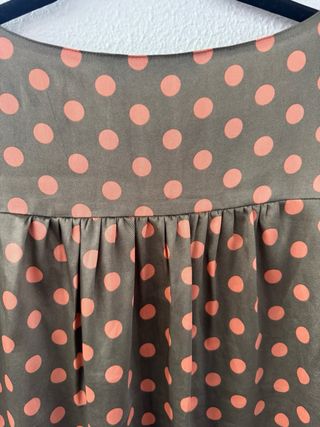 Camiseta Zara lunares verde y rosa