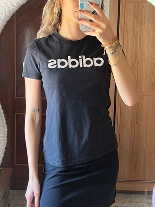 Camiseta Adidas Logo Clásico Negra/Gris Oscuro