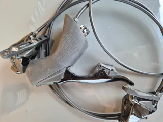 Manetas y Frenos SRAM Rival AXS