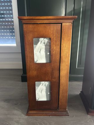 Mueble madera guarda CDs