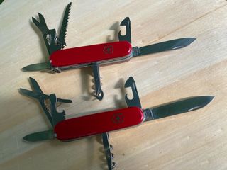 2 Canivetes Victorinox Huntsman e Climber Antigo
