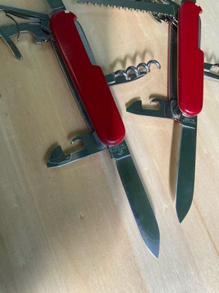 2 Canivetes Victorinox Huntsman e Climber Antigo