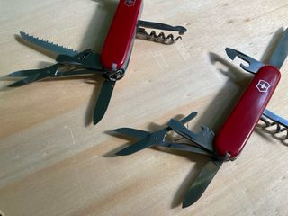 2 Canivetes Victorinox Huntsman e Climber Antigo