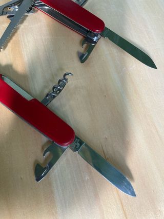 2 Canivetes Victorinox Huntsman e Climber Antigo