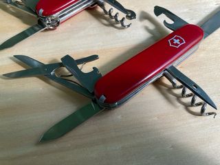 2 Canivetes Victorinox Huntsman e Climber Antigo