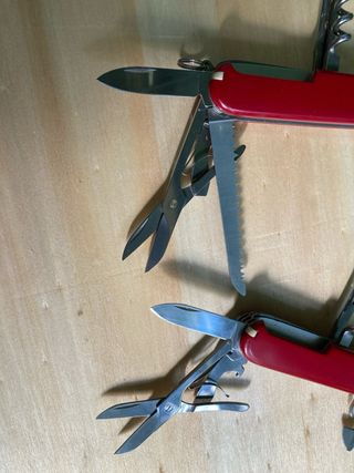 2 Canivetes Victorinox Huntsman e Climber Antigo