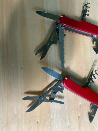 2 Canivetes Victorinox Huntsman e Climber Antigo
