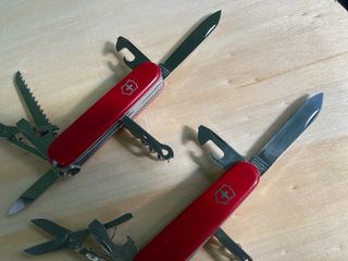 2 Canivetes Victorinox Huntsman e Climber Antigo