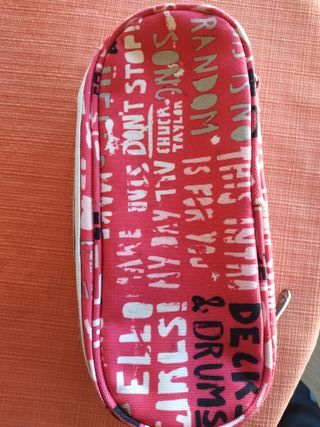 Estuche Escolar Converse Estampado Rosa