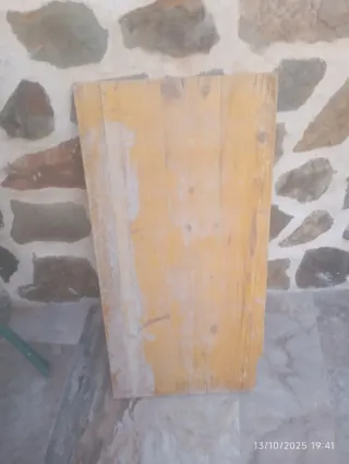 Borriquetas y tablero de madera