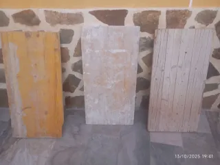 Borriquetas y tablero de madera