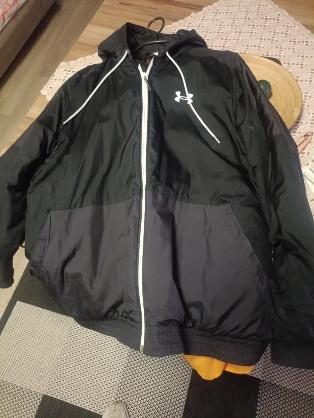 Chaqueta Under Armour Negra