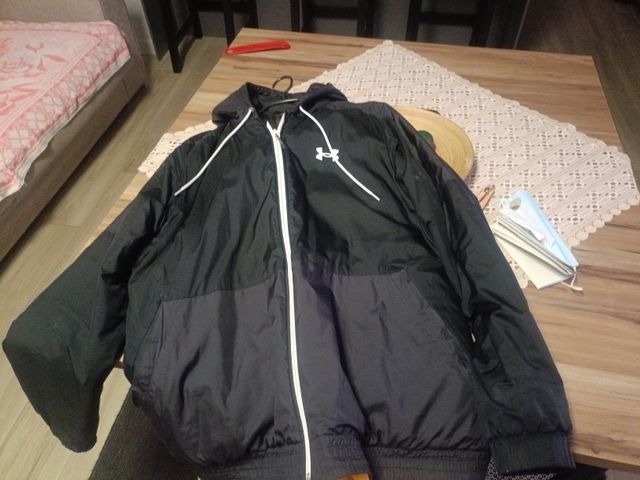 Chaqueta Under Armour Negra