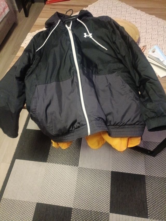 Chaqueta Under Armour Negra