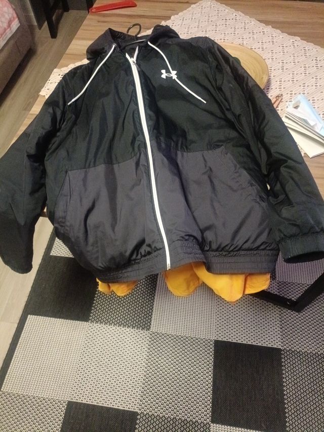 Chaqueta Under Armour Negra