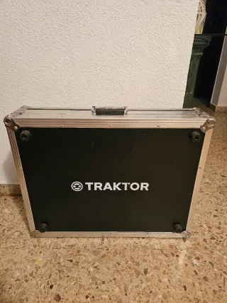 Traktor S8 + Flight Case
