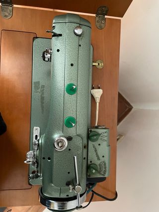 Máquina de coser Refrey 427VZ