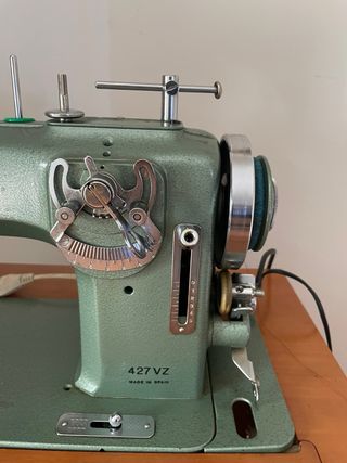 Máquina de coser Refrey 427VZ