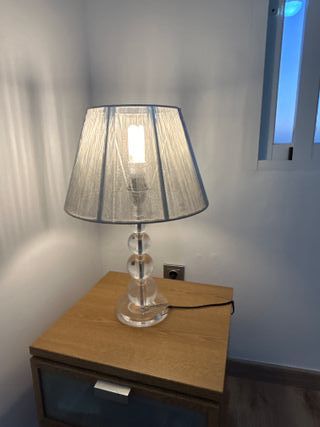 Lamparita de mesita de noche plateada