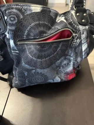 Borsa Desigual nera e rossa
