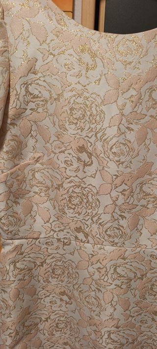 Vestido de fiesta rosa, beige y dorado 