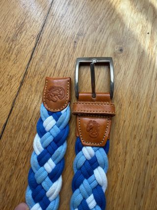 Cinturón trenzado azul y blanco
