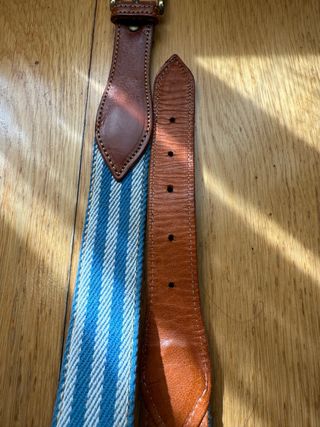 Cinturón de rayas azul y blanco