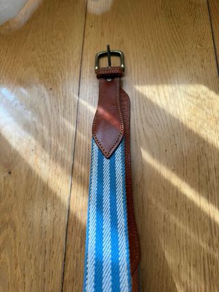 Cinturón de rayas azul y blanco