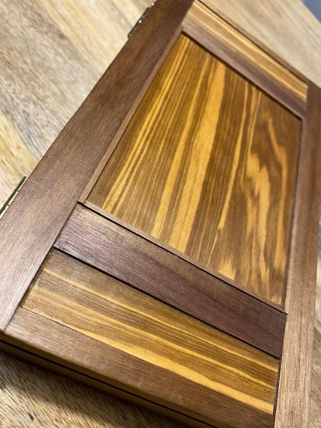 Caja de madera artesanal