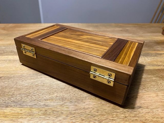 Caja de madera artesanal